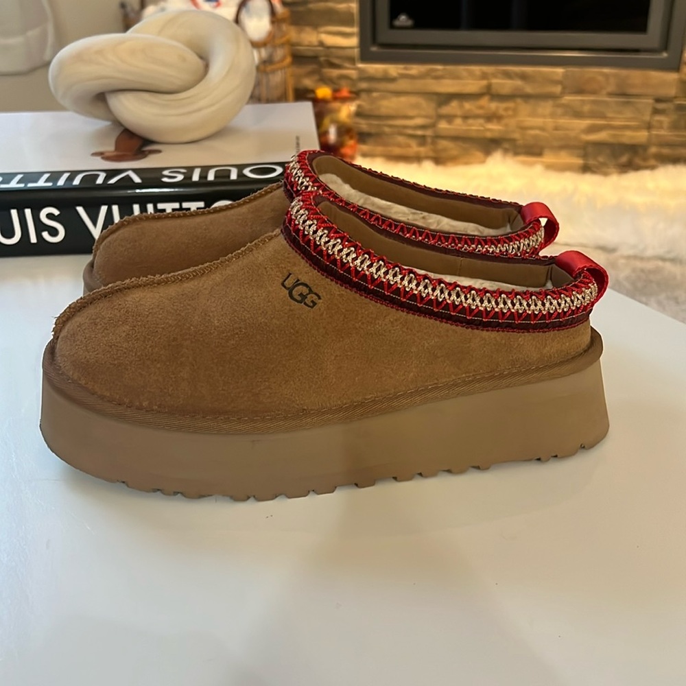 UGG Tazz Platform Slipper - size 7